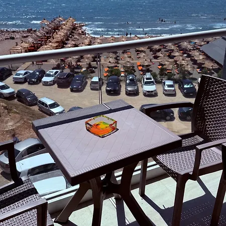 Rana Hedhun Seaside 1 アパート